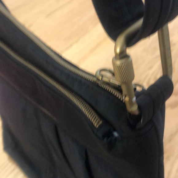 Travelon brand crossbody bag, great for travel and every day use! - Picture 13 of 16